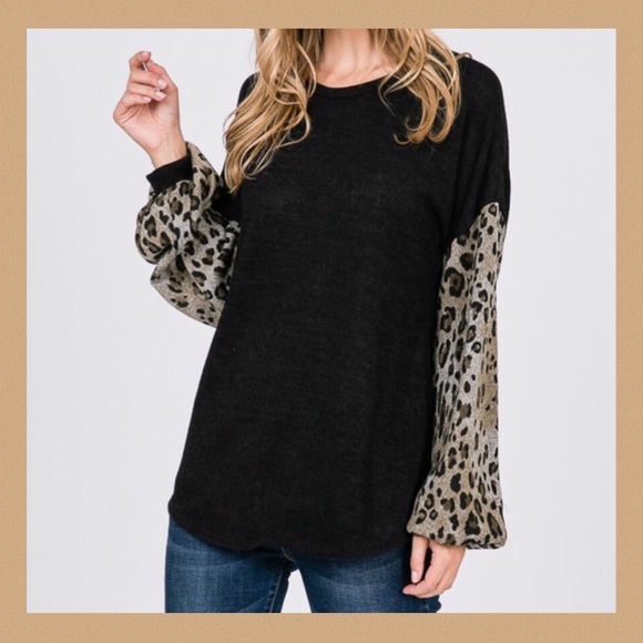 Tops - 🎉2X HP🎉LAST 1 LEOPARD PRINT SLEEVES KNIT TOP